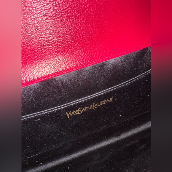 YSL clutch
Saint Laurent
Belle de Jour Clutch Leather Large (like new) - Picture 13 of 13